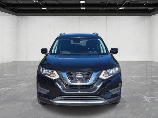 2020 Nissan Rogue SV Image 2 of 32