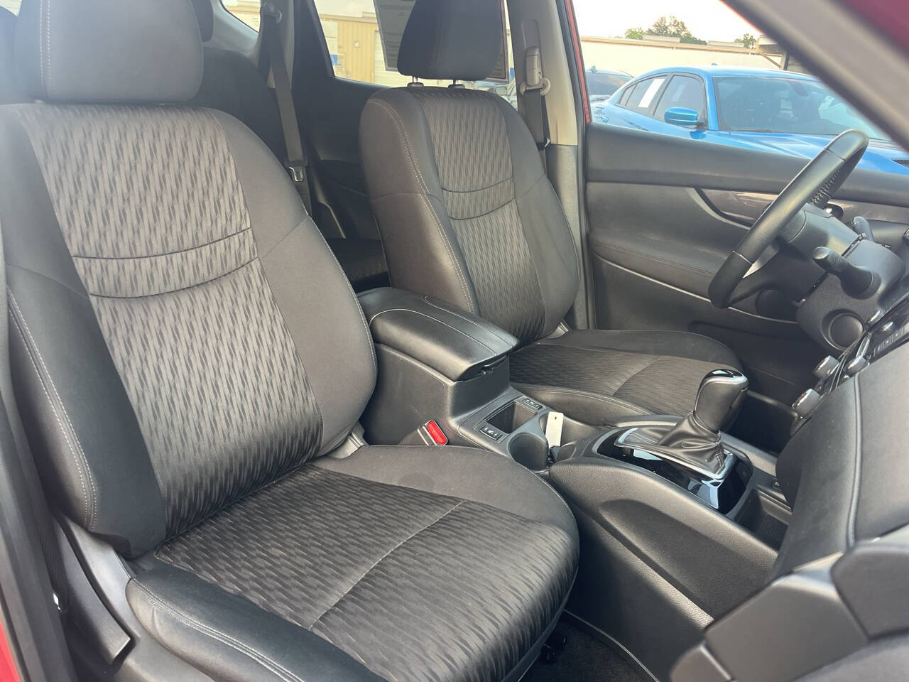 Vehicle image 12 of 16