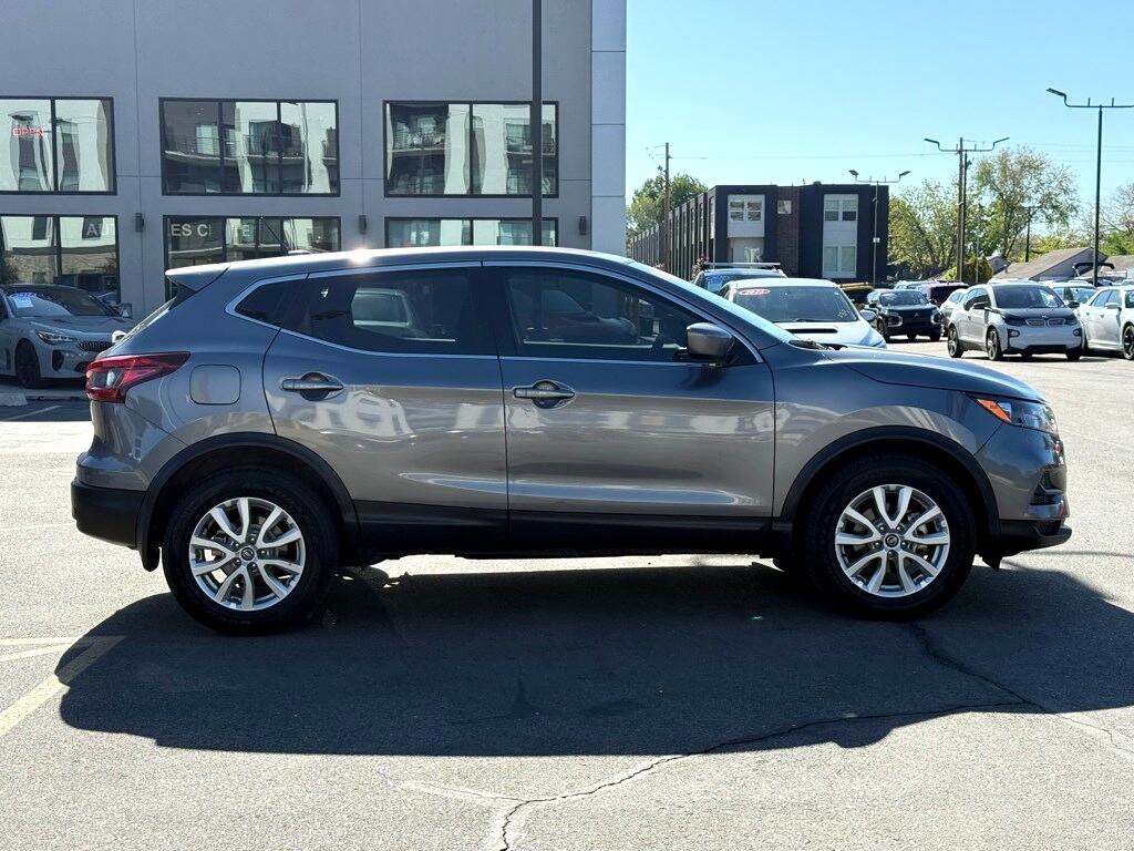 Vehicle image 3 of 22