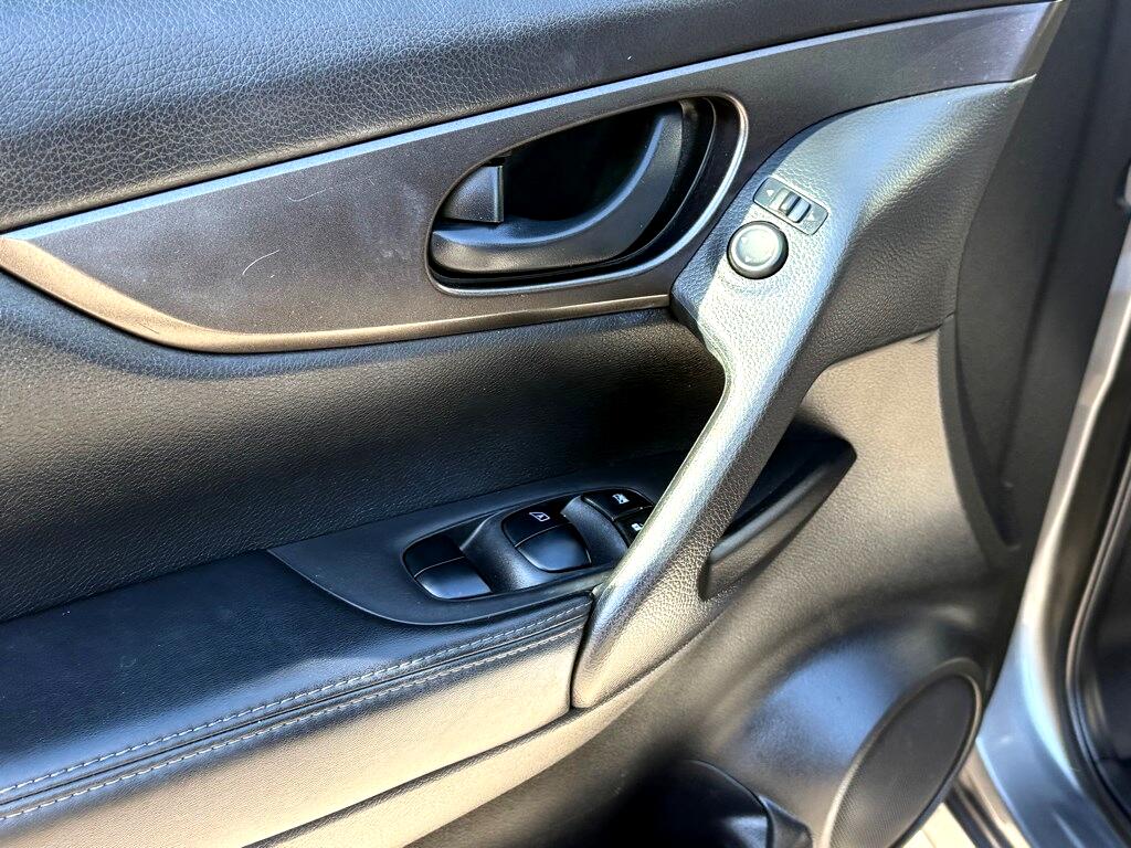 Vehicle image 10 of 22