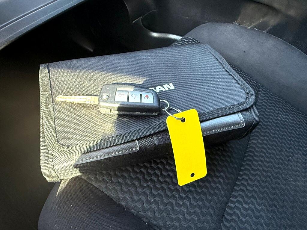 Vehicle image 21 of 22