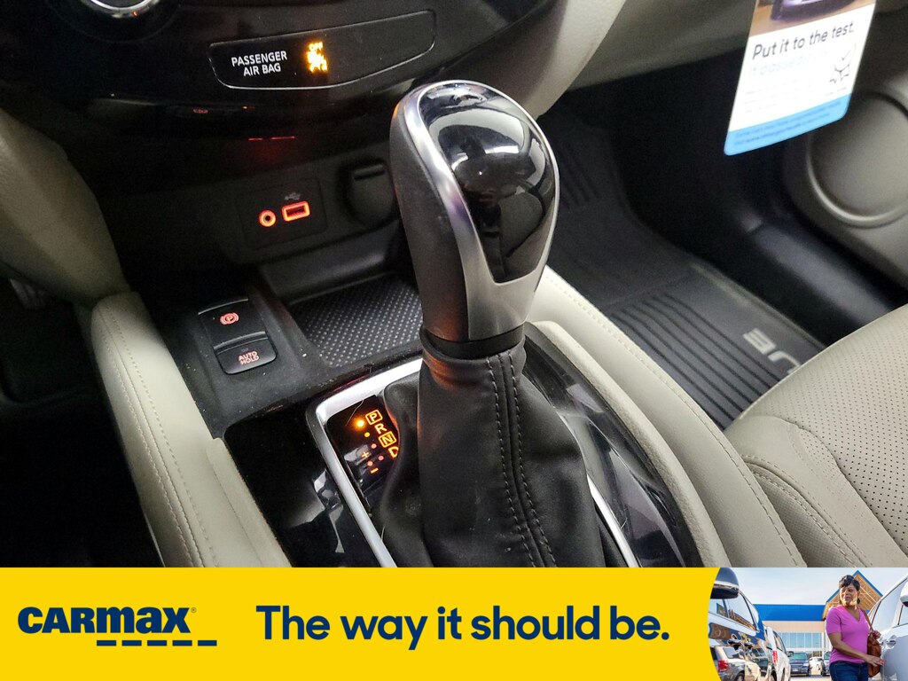 Vehicle image 22 of 26
