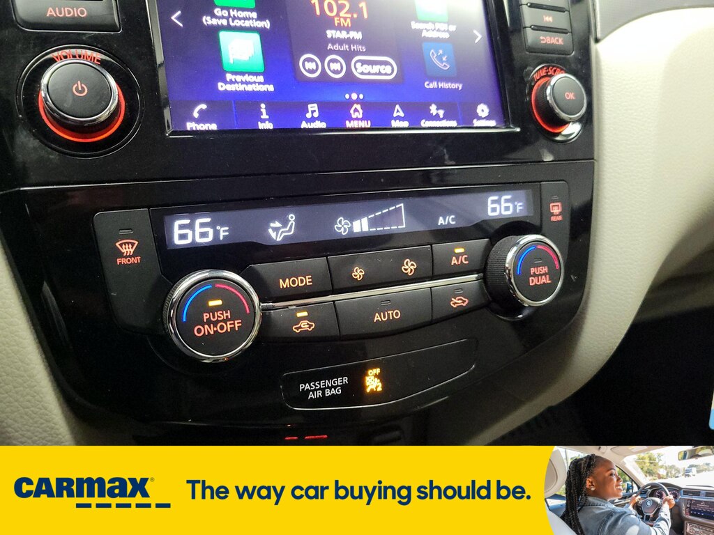 Vehicle image 21 of 26
