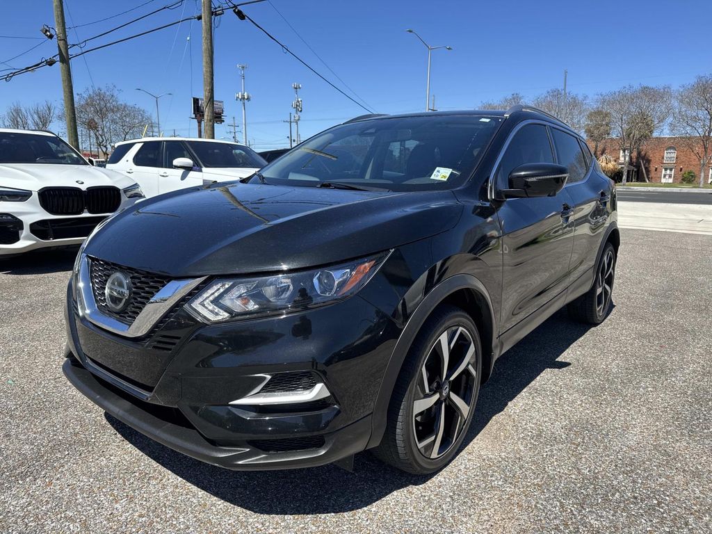 2020 Nissan Rogue Sport SL Image 1 of 28