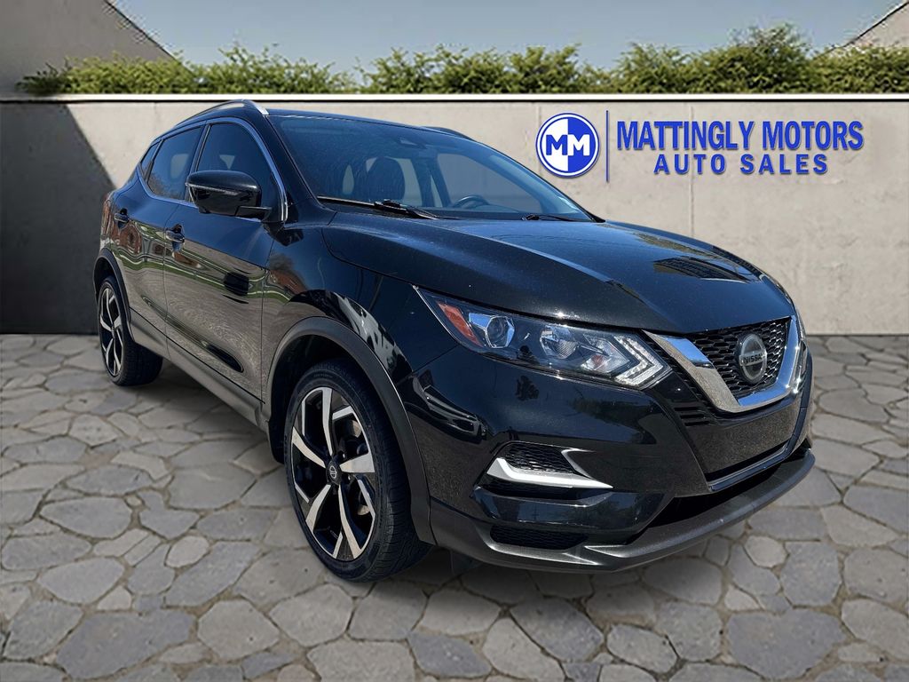 2020 Nissan Rogue Sport SL Image 2 of 28