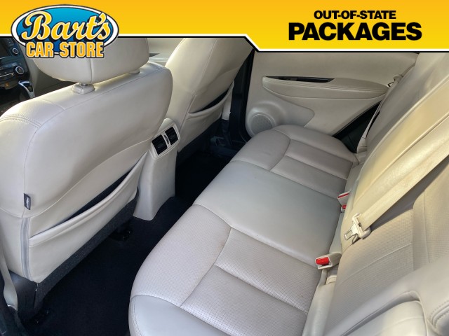 Vehicle image 21 of 34