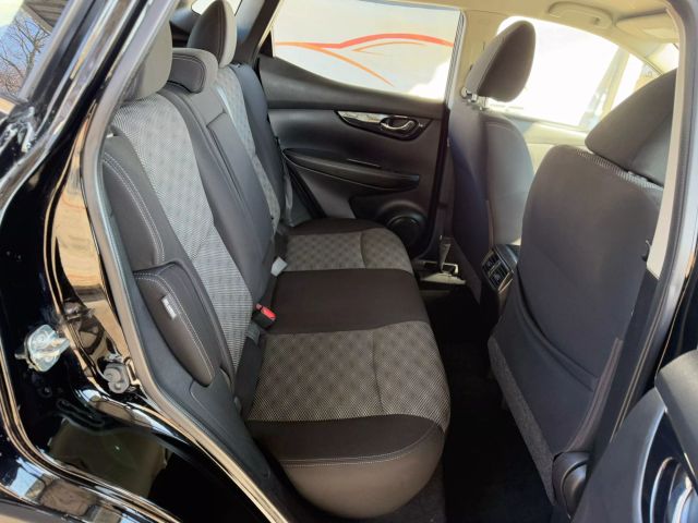 Vehicle image 22 of 50