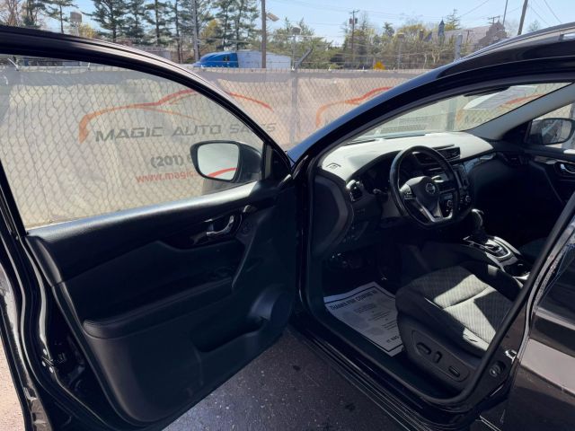 Vehicle image 14 of 50