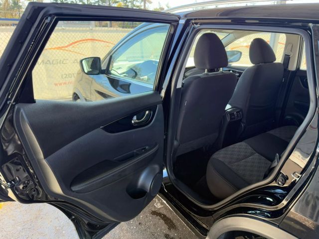 Vehicle image 17 of 50