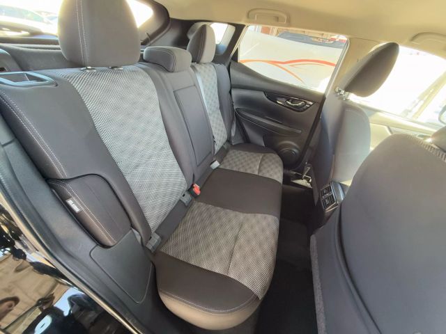 Vehicle image 23 of 50
