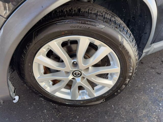 Vehicle image 40 of 50