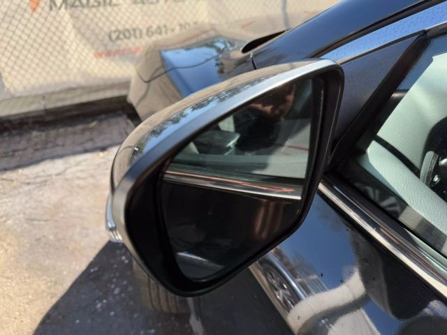 Vehicle image 37 of 50