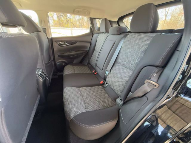 Vehicle image 19 of 50