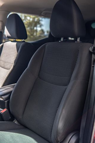 2020 Nissan Rogue Sport S Image 8 of 11