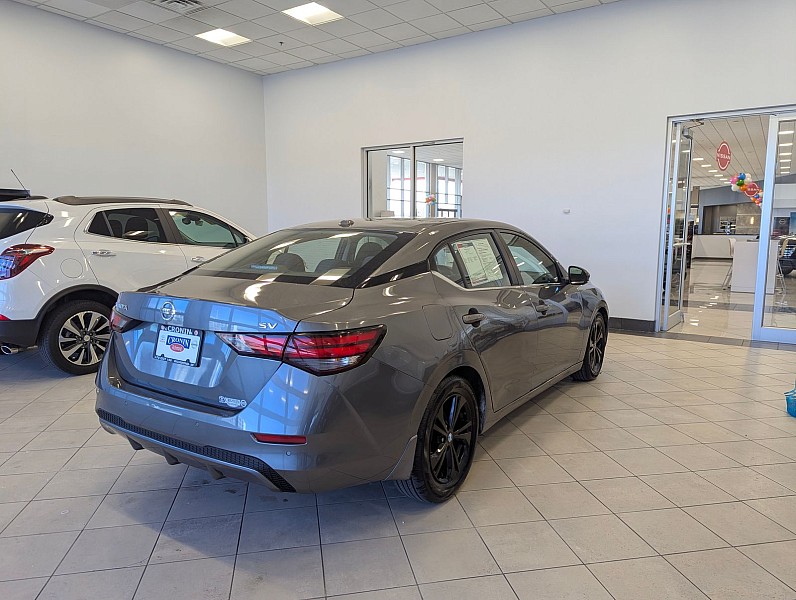 Vehicle image 4 of 27