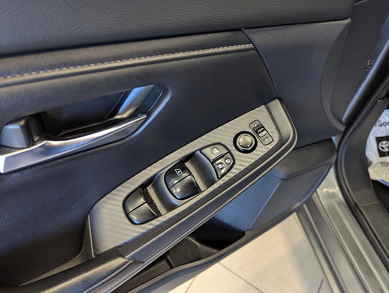 Vehicle image 8 of 27