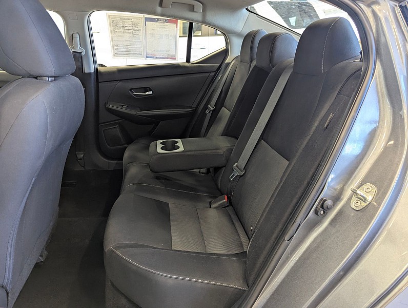 Vehicle image 11 of 27
