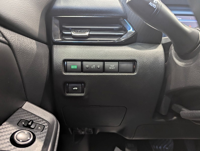 Vehicle image 17 of 27