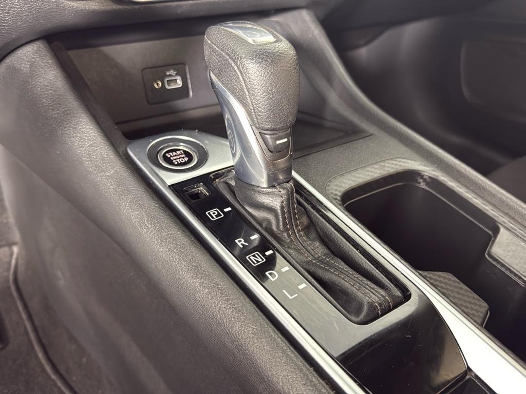 Vehicle image 23 of 30