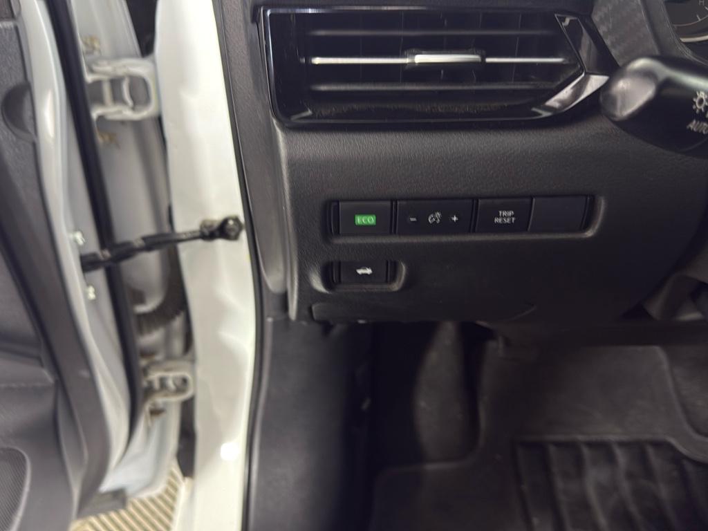 Vehicle image 19 of 30