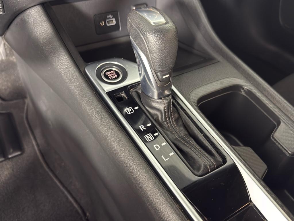 Vehicle image 27 of 30