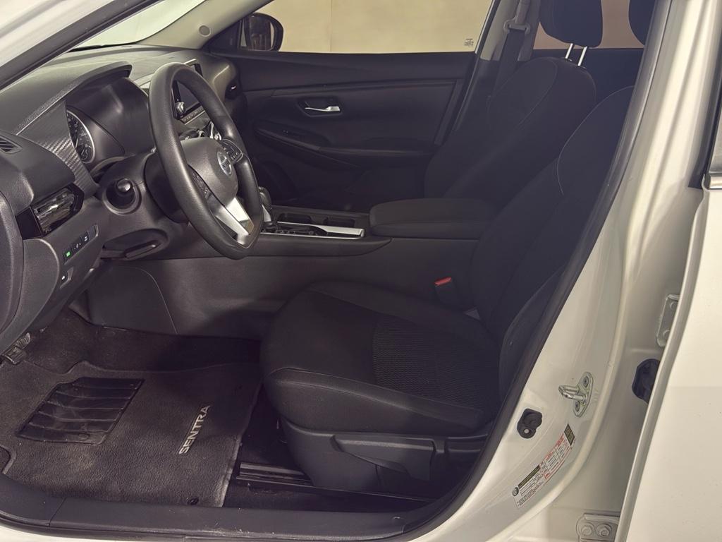 Vehicle image 17 of 30