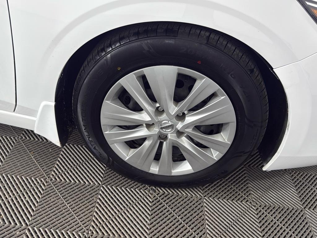 Vehicle image 12 of 30