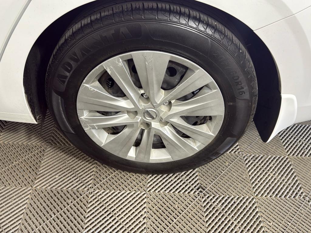 Vehicle image 10 of 30