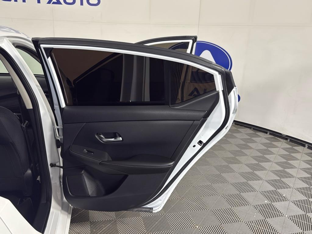 Vehicle image 16 of 30