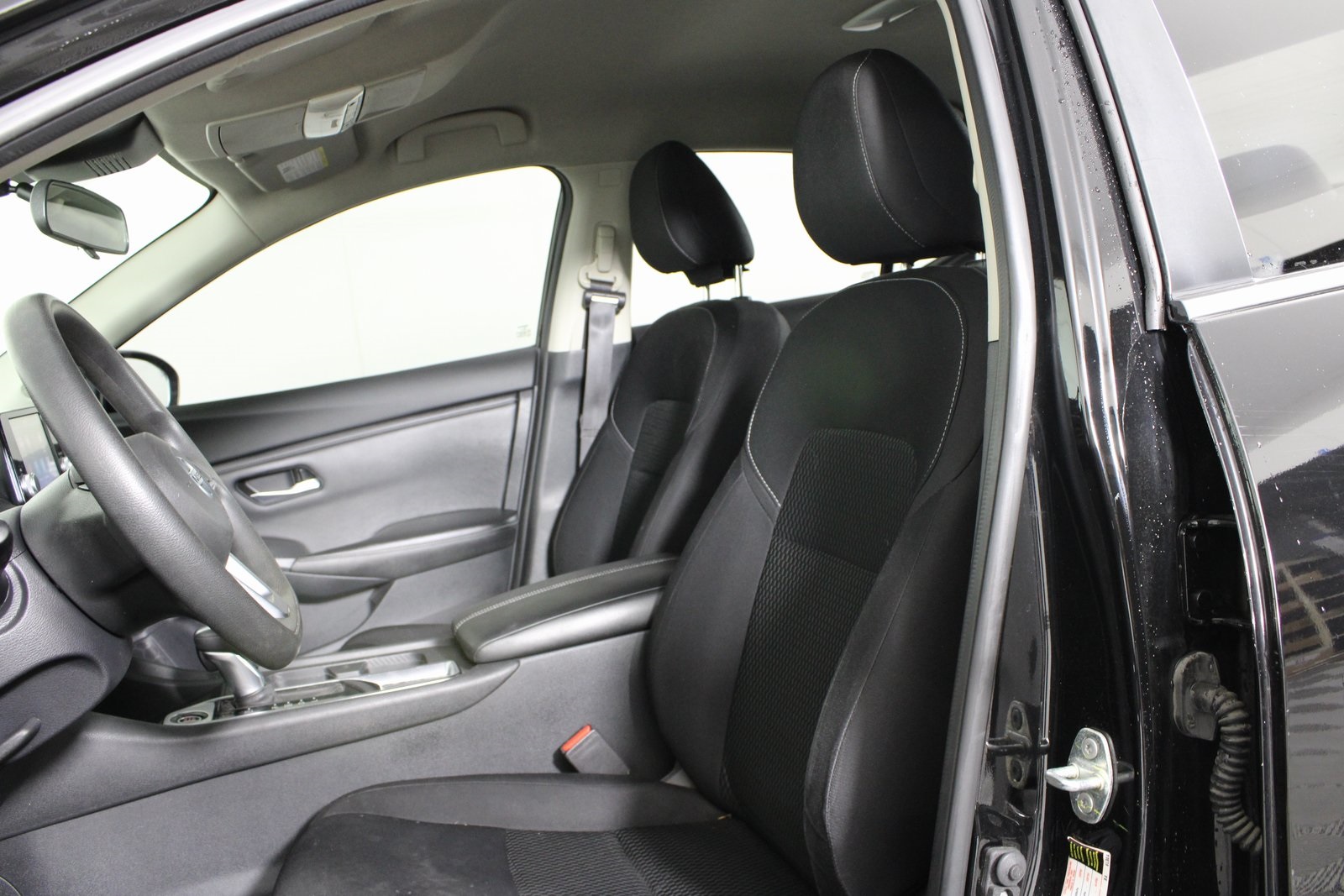 Vehicle image 11 of 13