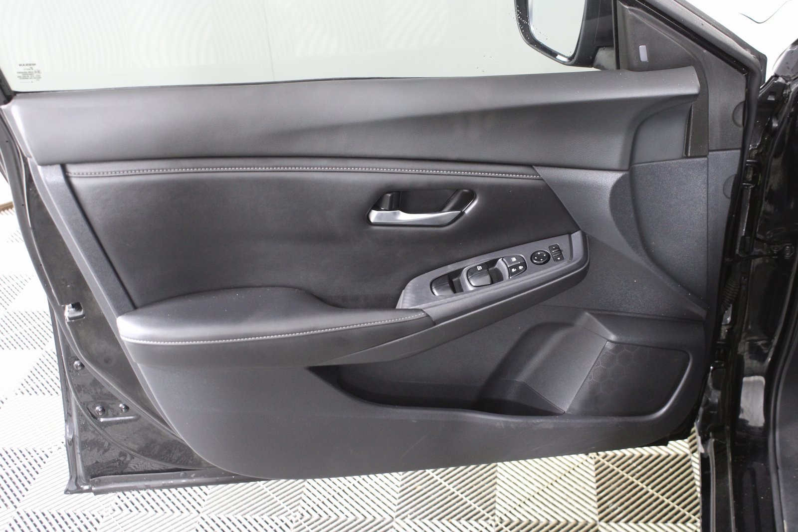 Vehicle image 9 of 13