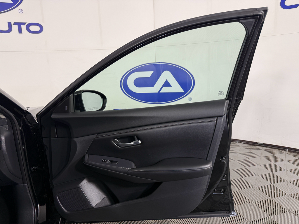 Vehicle image 13 of 26