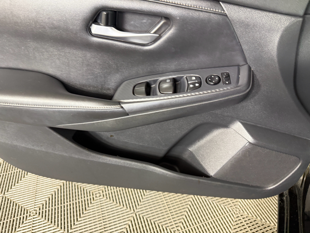 Vehicle image 23 of 26