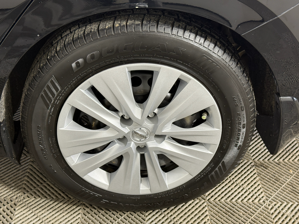Vehicle image 11 of 26