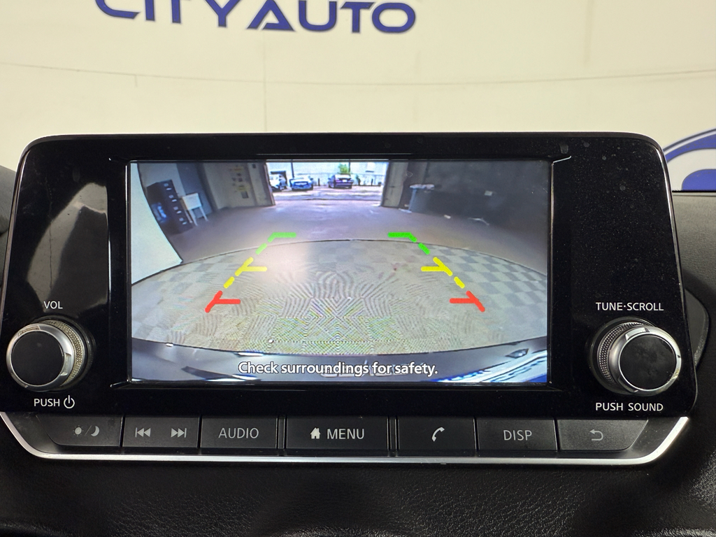 Vehicle image 21 of 26