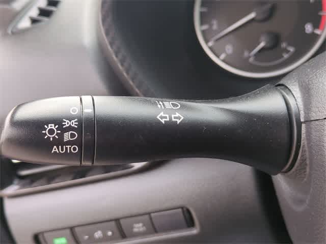 Vehicle image 27 of 36