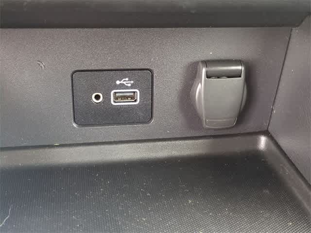 Vehicle image 31 of 36