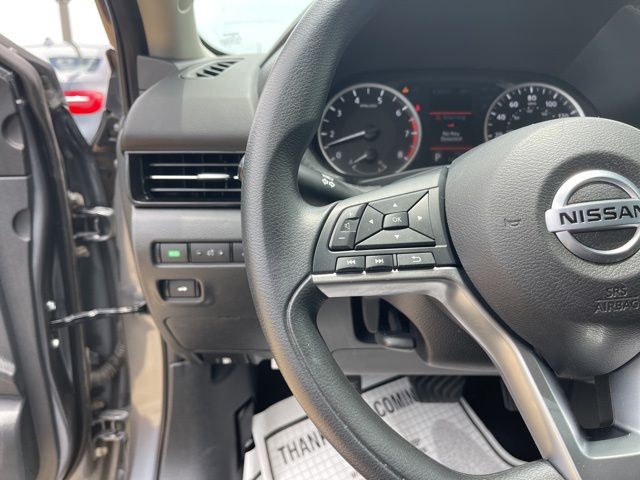 Vehicle image 20 of 22