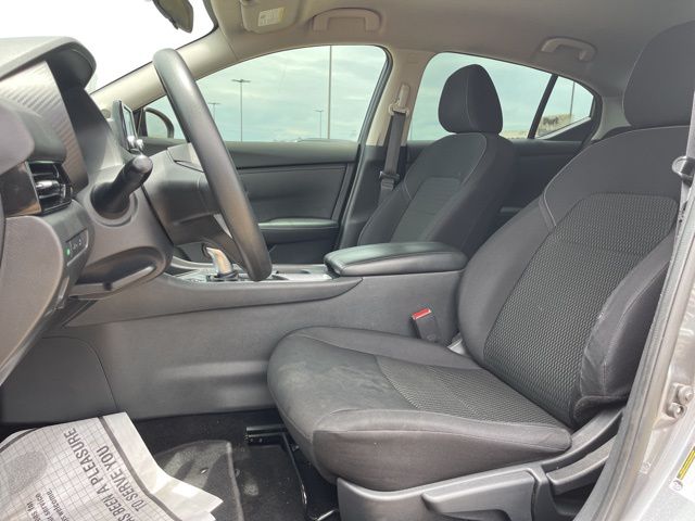 Vehicle image 10 of 22