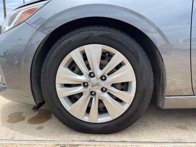 Vehicle image 9 of 22