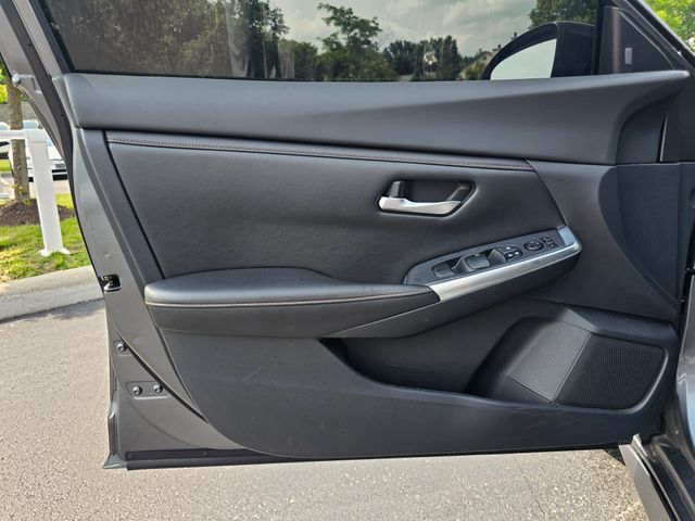 Vehicle image 21 of 38