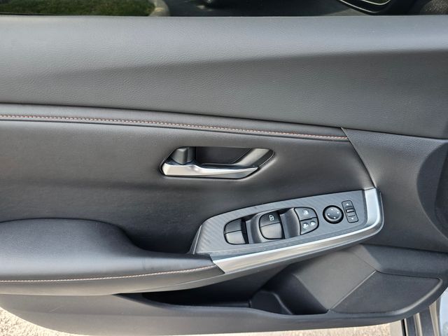 Vehicle image 22 of 38