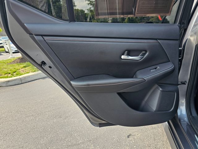 Vehicle image 26 of 38