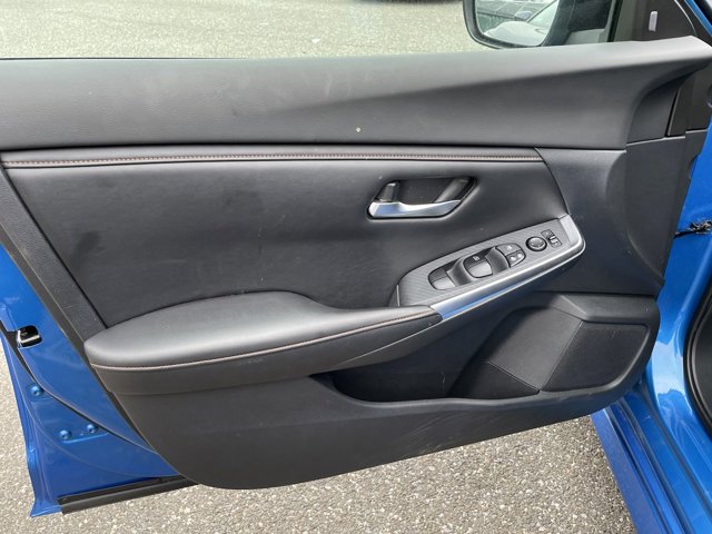 Vehicle image 22 of 31