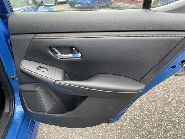 Vehicle image 28 of 31