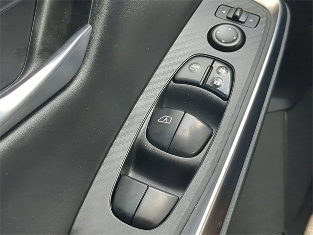 Vehicle image 20 of 24