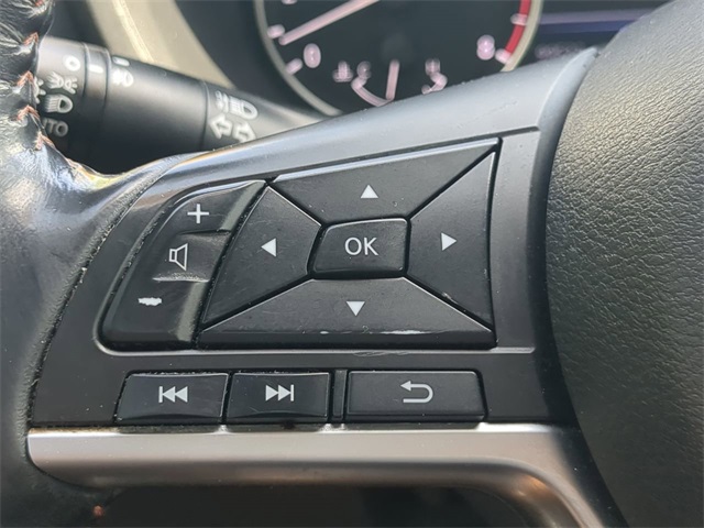 Vehicle image 21 of 24