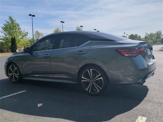 Vehicle image 7 of 24