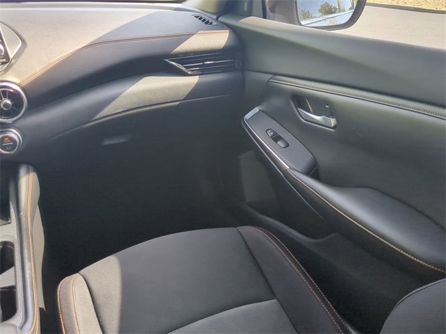 Vehicle image 15 of 24