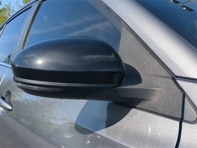 Vehicle image 11 of 24